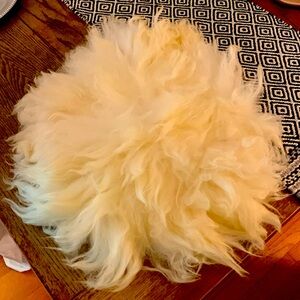 100% genuine, longhair sheepskin motorcycle seat cover. Elastic straps. Cream.